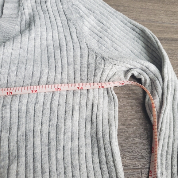 AE Ribbed gray fitted cardigan - Picture 7 of 9